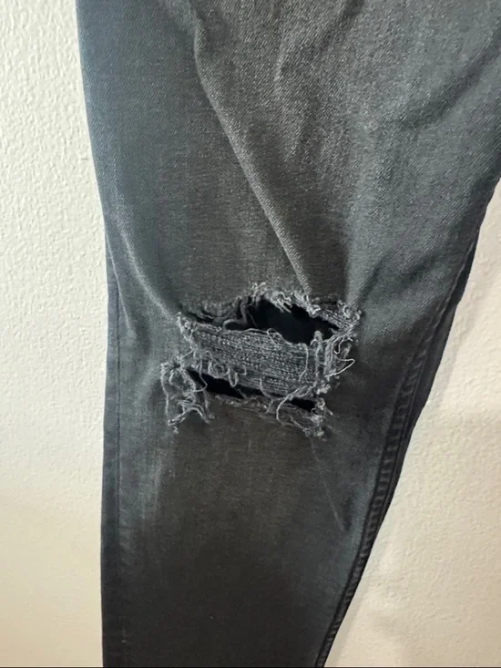 H&M Women's Black Skinny Jeans with Distressed Knees - Picture 3 of 7
